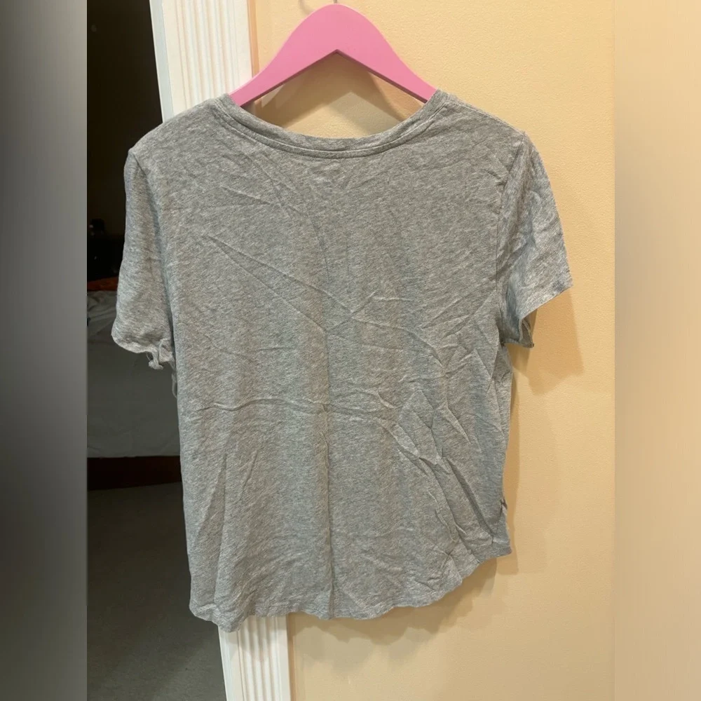 Old Navy Gray T-shirt - Picture 3 of 3